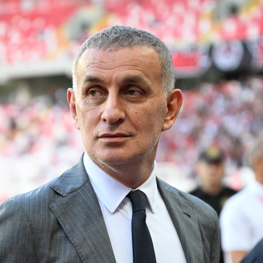 A Federação Turca de Futebol é representada por Ibrahim Hacsosmanoglu (Foto: Reprodução/Instagram @batiantalyagazetesi)