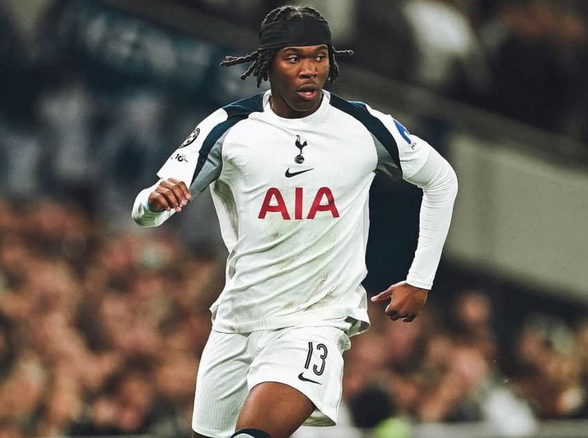 Udogie em ação pelo Tottenham (Foto: Reprodução)