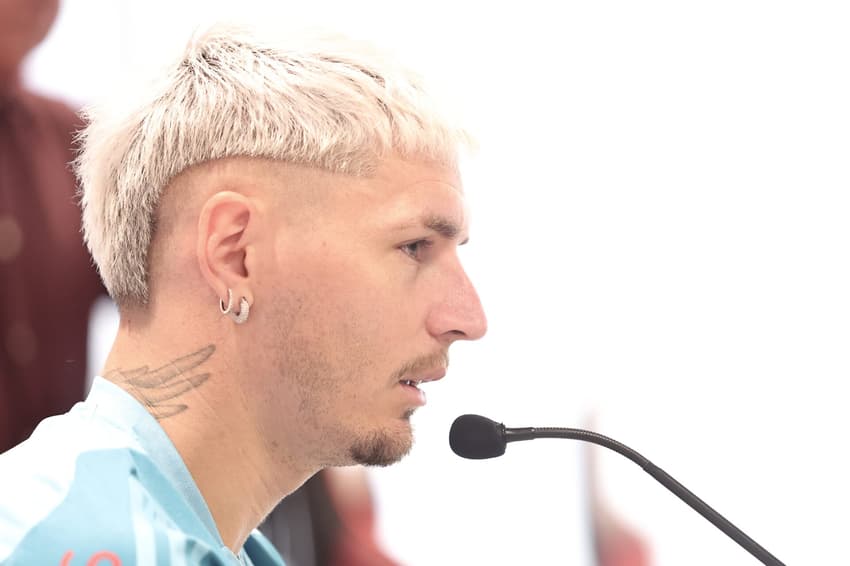 Guillermo Varela em entrevista coletiva no Ninho do Urubu (Foto: Gilvan de Souza / Flamengo)