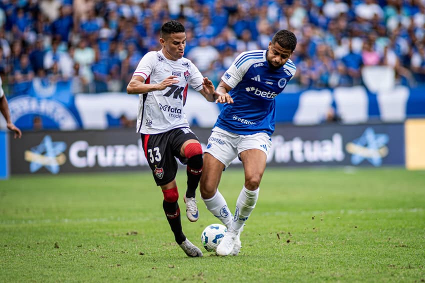 Erick em ação contra o Cruzeiro (Foto: Victor Ferreira / EC Vitória)