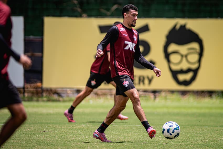 Baralhas em treino do Vitória na Toca do Leão antes da partida contra o Palmeiras (Foto: Victor Ferreira / EC Vitória)