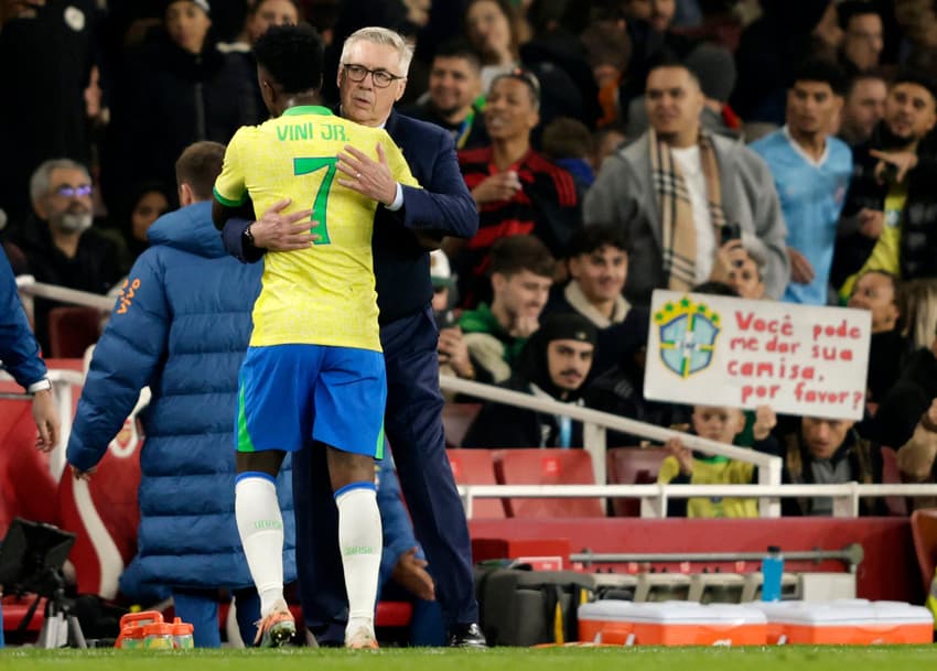 Vini Jr e Carlo Ancelotti em Brasil x Senegal