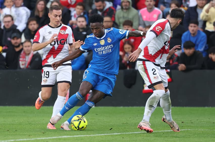 Vini Jr no duelo entre Real Madrid e Rayo Vallecano em La Liga. (Foto: Thomas COEX / AFP)