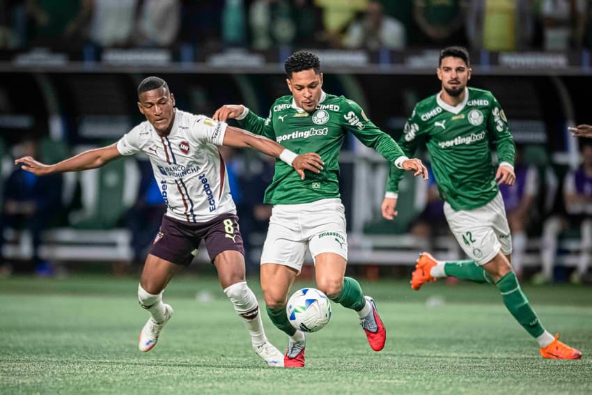 Vitor Roque durante partida entre Palmeiras e LDU, valida pela volta da semifinal da Copa Conmebol Libertadores