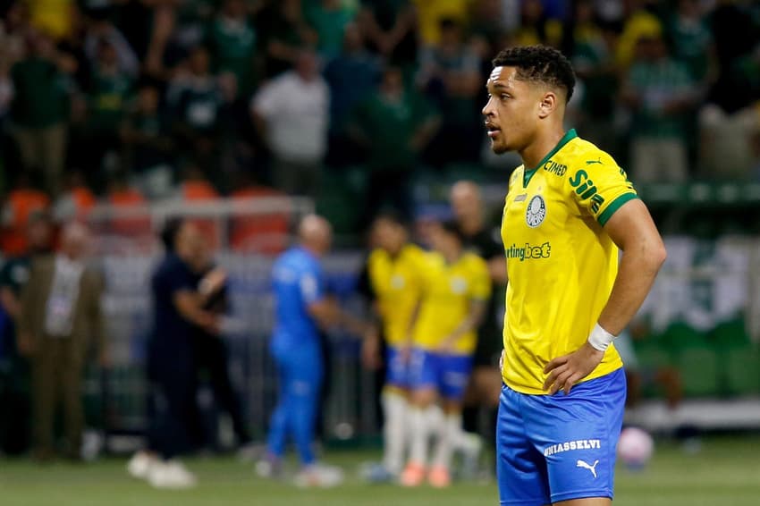 Vitor Roque, jogador do Palmeiras, durante partida contra o time do Cruzeiro