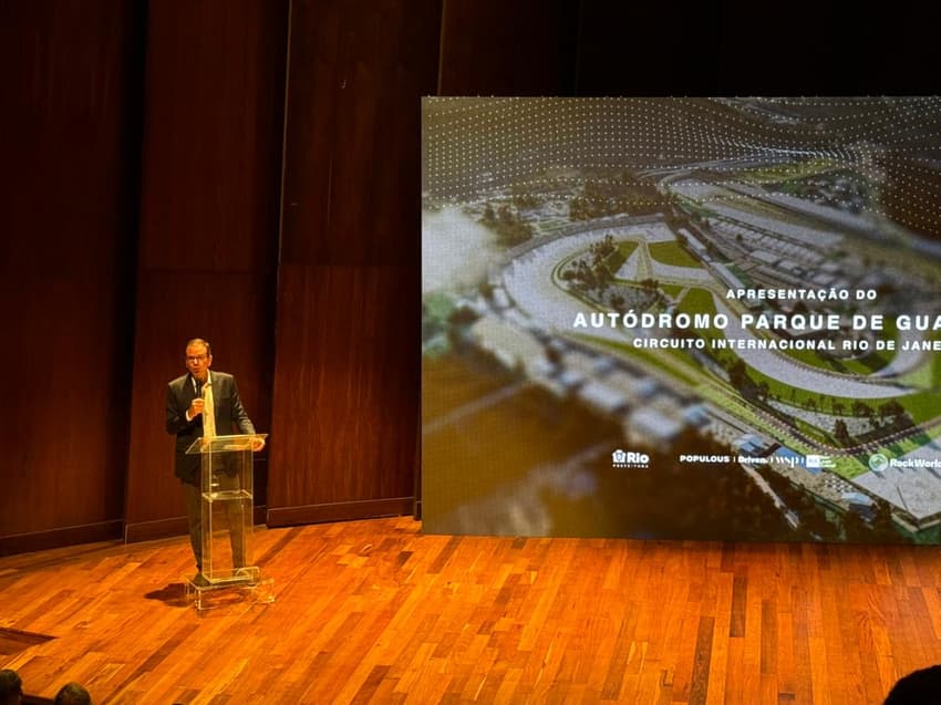 Eduardo Paes durante a coletiva de apresentação do Autódromo do Rio de Janeiro, em Guaratiba (Foto: Kauhan Fiaux / Lance!)