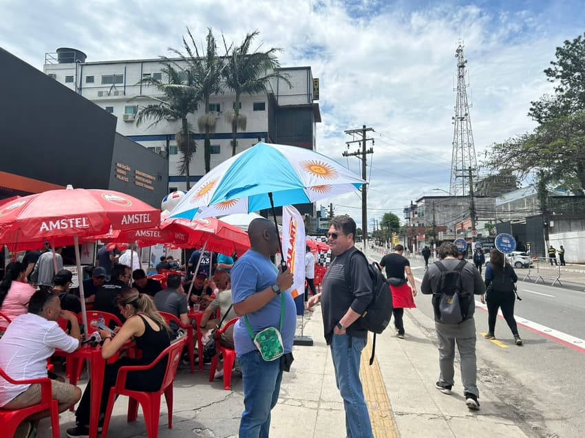 Argentinos marcam presença em Interlagos (Foto: Isabella Zuppo/ Lance!)