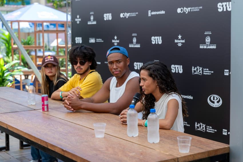 Sky Brown, Augusto Akio, Cordano Russell e Rayssa Leal na coletiva do STU Rio 2025 (da esquerda para a direita) (Foto: STU)