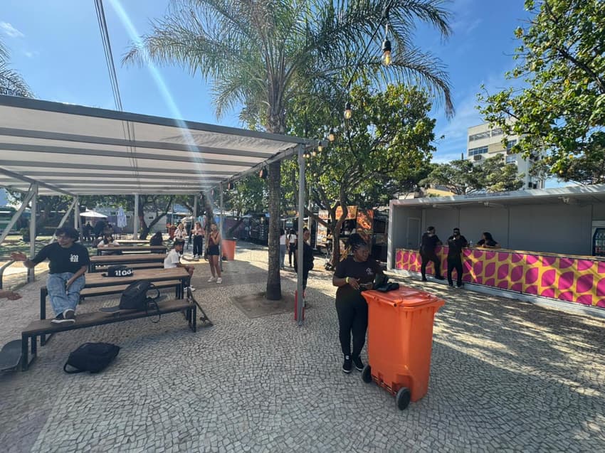 Praça de alimentação do STU Pro Tour do Rio (Foto: Kauhan Fiaux / Lance!)