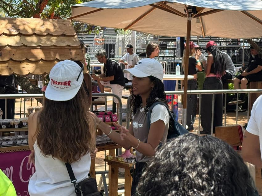 Rayssa Leal recebe fãs no STU Pro Tour do Rio de Janeiro (Foto: Kauhan Fiaux / Lance!)