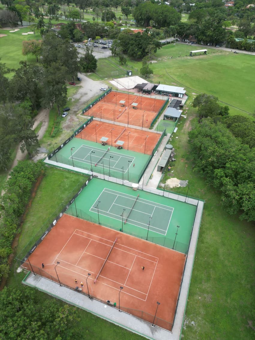 Vista aérea da Yes Tennis, onde treina João Fonseca (Foto: Gustavo Loio)