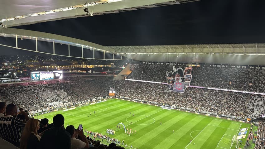 Mosaico da torcida do Corinthians provocativo ao São Paulo antes
