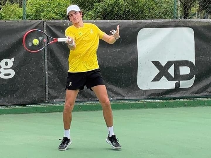 João Fonseca na pré-temporada na Yes Tennis, no Rio de Janeiro (Foto: Gustavo Loio)