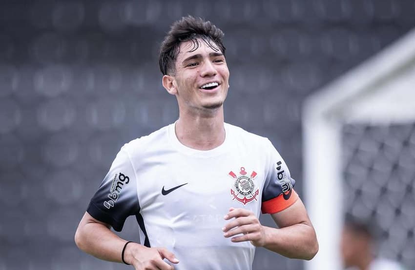 Corinthians acertou valorização contratual com promessa da base (Foto: Reprodução/Instagram/guilhermearsillabom)