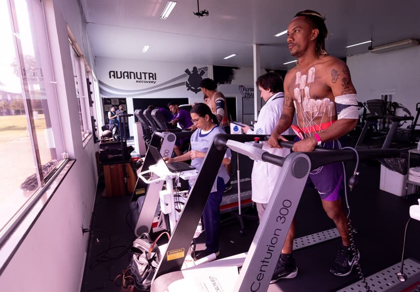 O dia do Corinthians teve início com uma bateria de exames (Foto: Rodrigo Coca/Agência Corinthians)