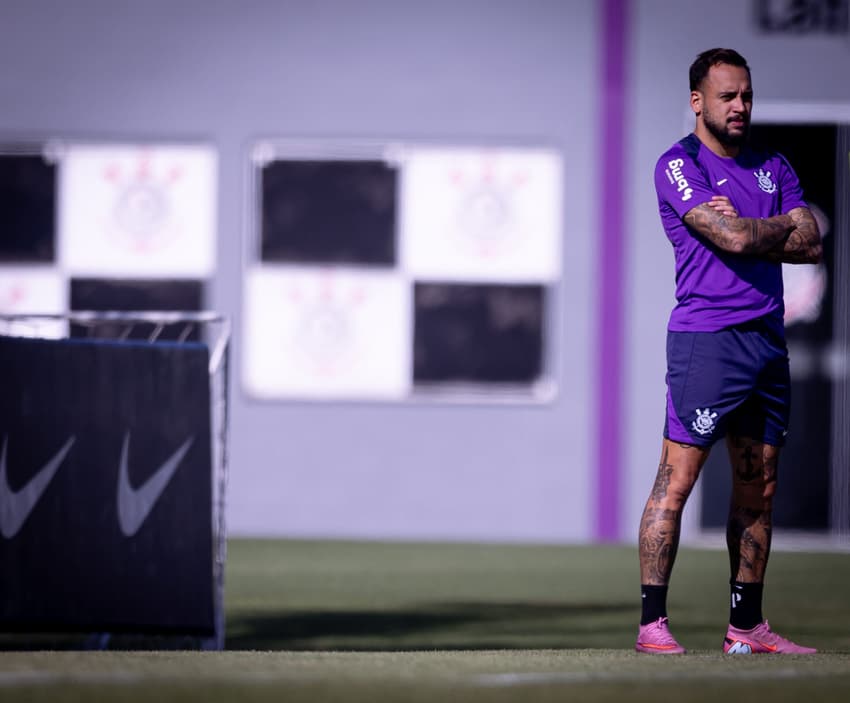 Corinthians Maycon retorna ao treino e inicia transição física 