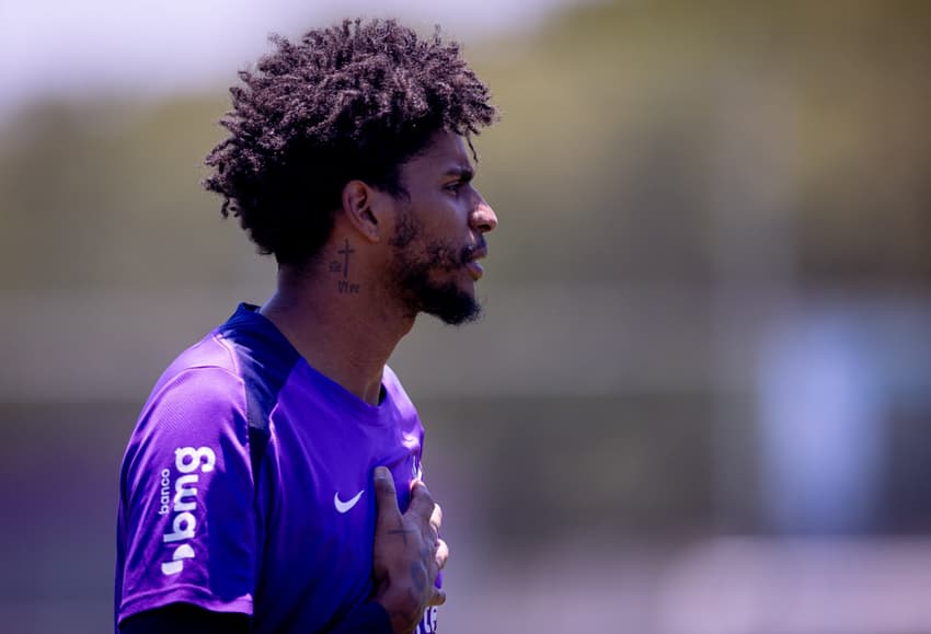 Hugo Souza deve ser novidade no Corinthians para o duelo com o Botafogo