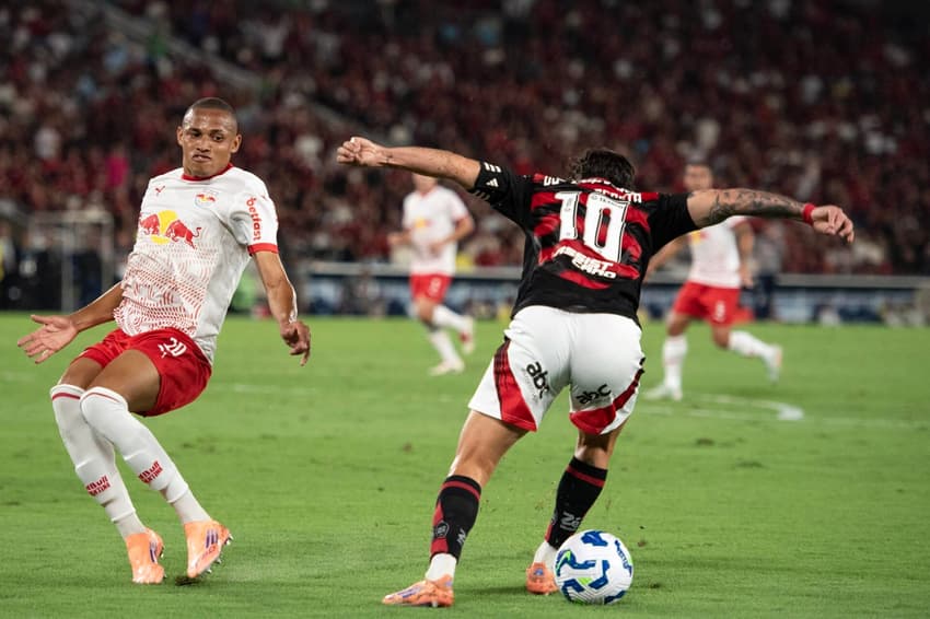 Arrascaeta em Flamengo x Bragantino (Foto: Delmiro Junior/Photo Premium/Gazeta Press)