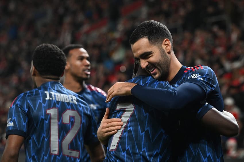 Mikel Merino e Bukayo Saka comandaram a vitória do Arsenal sobre o Slavia Praga na Champions League (Foto: Michal Cizek / AFP)
