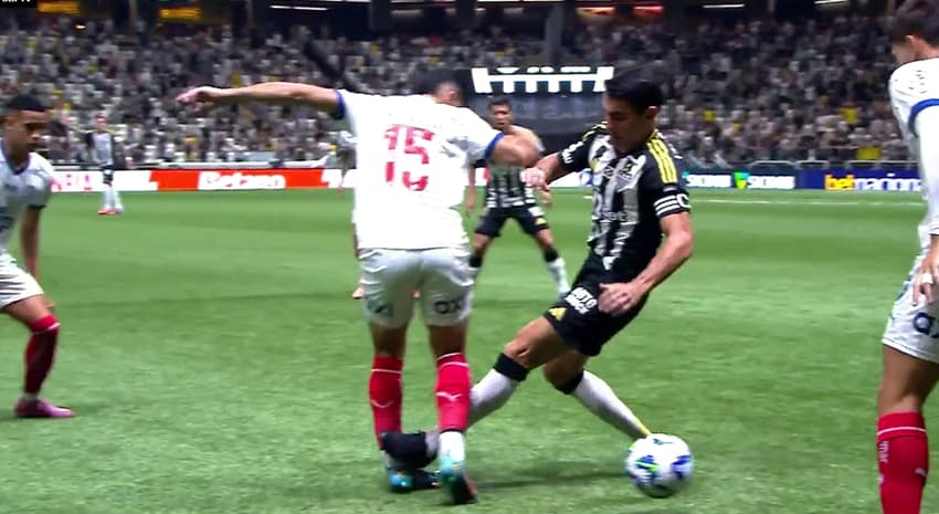 Dividida entre Junior Alonso e Michel Araújo em Atlético-MG x Bahia