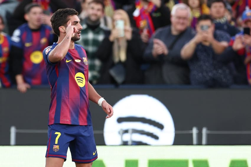 Por La Liga, o Barcelona venceu o Athletic Bilbao por 4 a 0 (Foto: Lluis GENE / AFP)