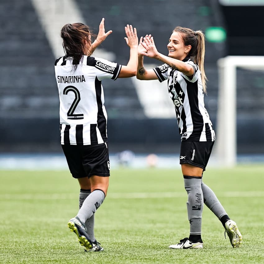 Natane comemora seu gol pelo Botafogo contra o Fluminense, na semifinal do Carioca Feminino
