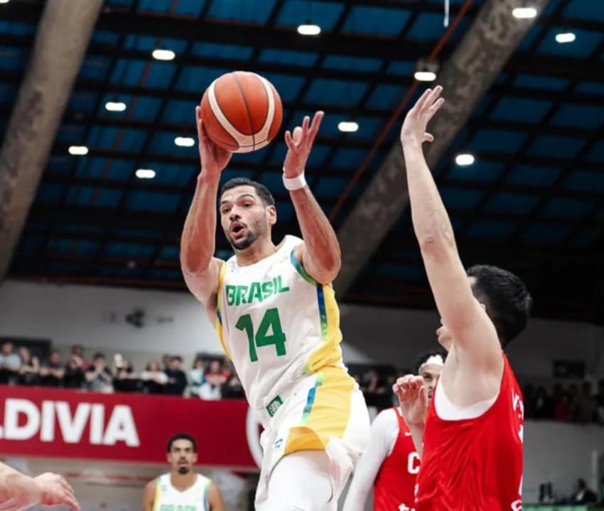 Brasil vence Chile na estreia da Copa do Mundo de basquete (Foto: Reprodução X)