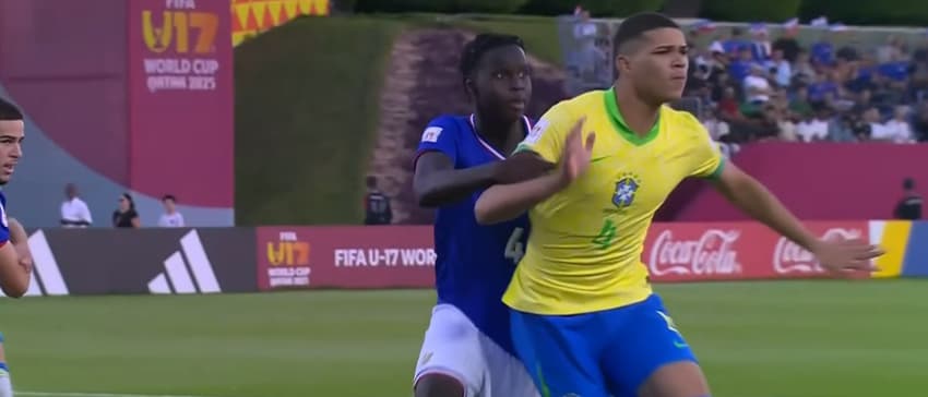 Brasil x França no Mundial sub-17 (Foto: Reprodução / CazéTV)