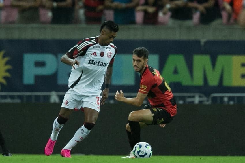 Bruno Henrique, do Flamengo, durante a partida contra o Sport na Arena de Pernambuco, pelo Brasileiro 2025