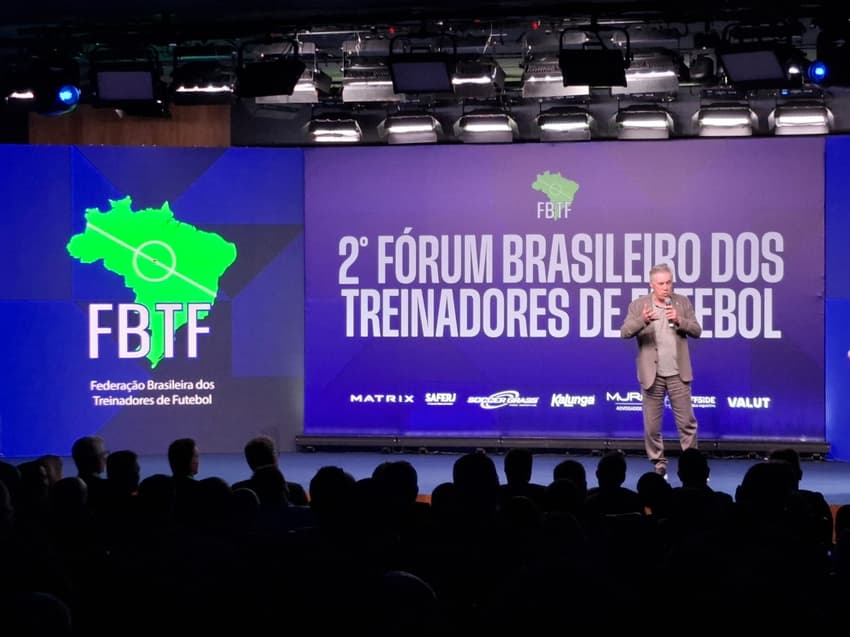 Carlo Ancelotti discursa no 2º Fórum Brasileiro de Treinadores de Futebol