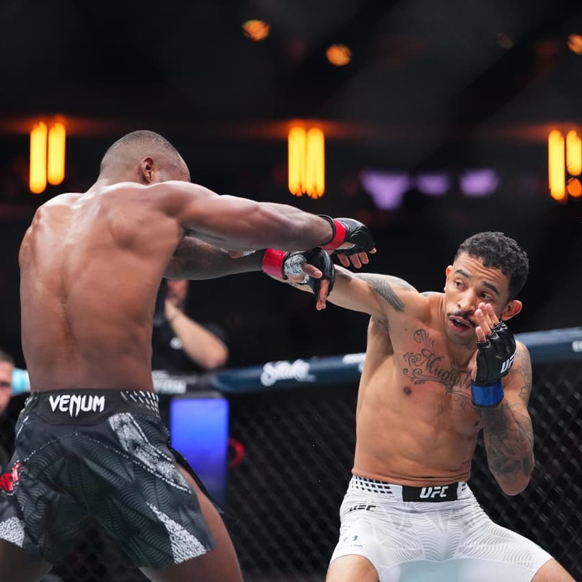 Carlos Prates nocauteia Leon Edwards no UFC 322 (Foto: Reprodução/UFC)