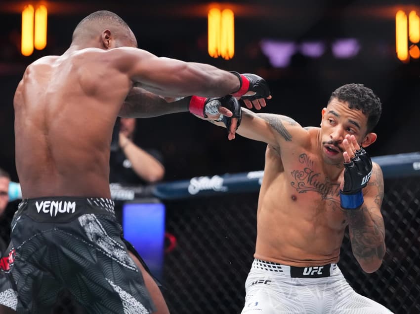 Carlos Prates nocauteia Leon Edwards no UFC 322 (Foto: Reprodução/UFC)