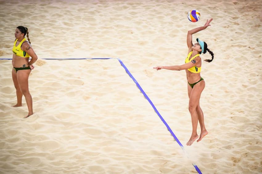Carol e Rebecca venceram na estreia do Mundial de Vôlei de Praia (Foto: Volleyball World)