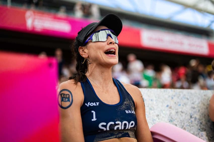 Ao lado de Rebecca, Carol Solberg conquista o bronze no Mundial de Vôlei de Praia 2025 (Foto: Volleyball World)