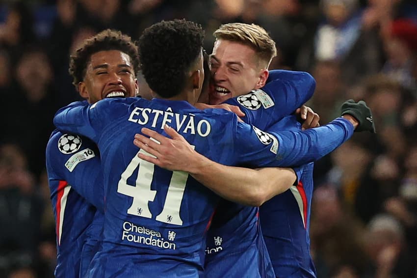 Com golaço de Estêvão, o Chelsea venceu o Barcelona por 3 a 0, pela Champions League (Foto: Adrian Dennis / AFP)