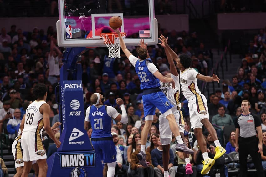 Cooper Flagg em jogo entre Dallas Mavericks e New Orleans Pelicans na NBA (Foto: Tim Heitman/NBAE via Getty Images/AFP)