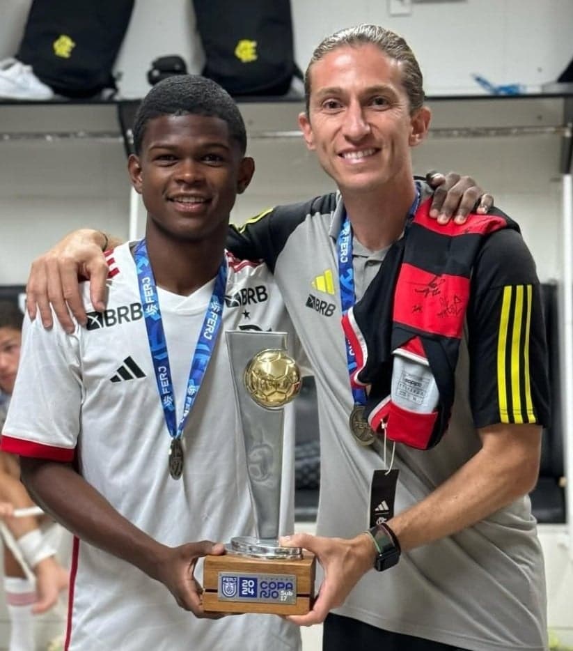 Douglas Telles e Filipe Luís pelo Flamengo (Foto: Reprodução)