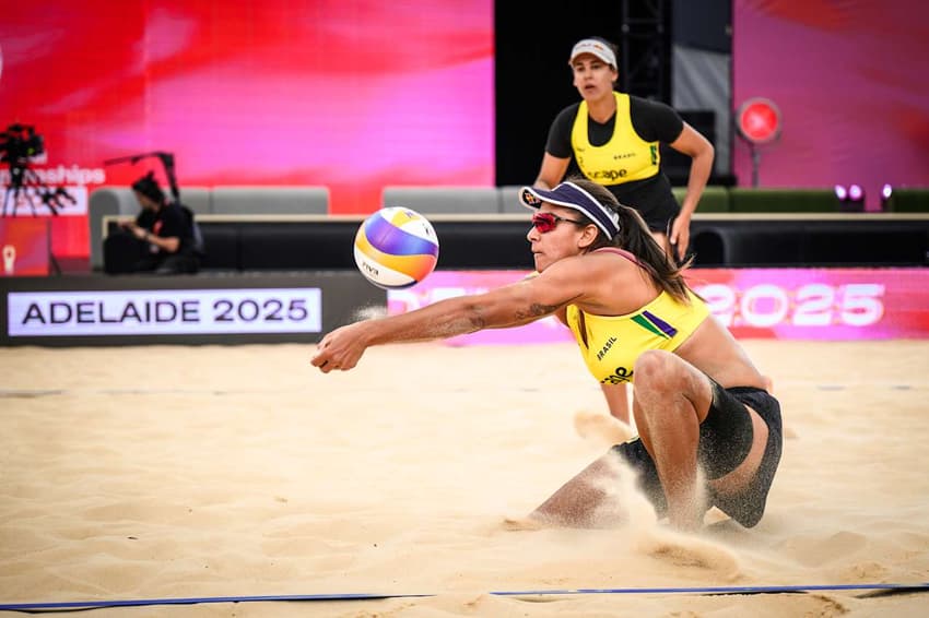 Duda e Ana Patrícia no Mundial de Vôlei de Praia 2025 (Foto: Volleyball World)