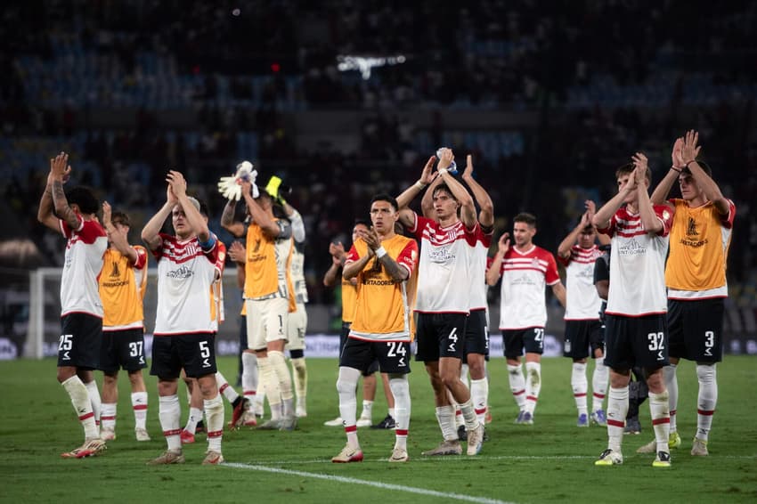 Equipe do Estudiantes em ação pela Libertadores (Foto: Delmiro Junior/Photo Premium/Gazeta Press)