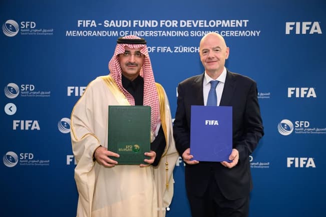 Presidente da Fifa, Gianni Infantino, assinou memorando de entendimento com o Fundo Saudita