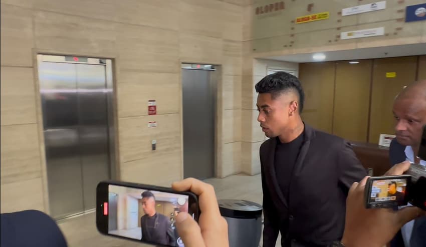 Bruno Henrique, do Flamengo, durante julgamento no STJD (Foto: Lucas Bayer/Lance!)