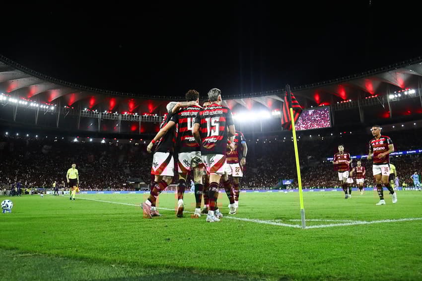 Flamengo comemora gol de Léo Pereira no Maracanã contra o Santos (Foto: Gilvan de Souza / Flamengo)