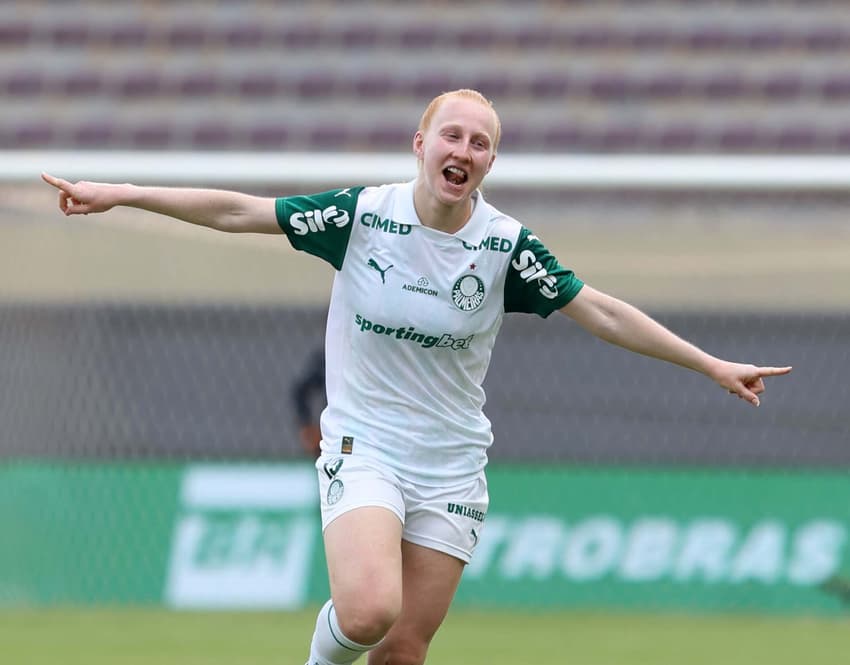 Pati Maldaner, zagueira do Palmeiras, comemora gol na semifinal do Paulistão Feminino. (Foto: Celio Messias/Agência Paulistão)
