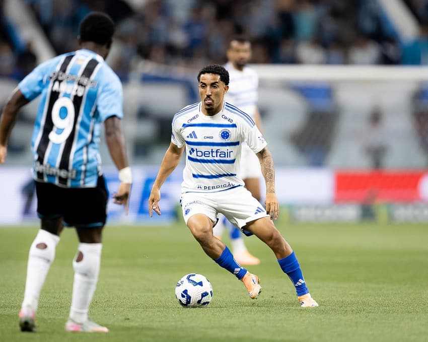 Grêmio x Cruzeiro se enfrentam na Arena do Grêmio (Foto: Lucas Bubols / Cruzeiro)