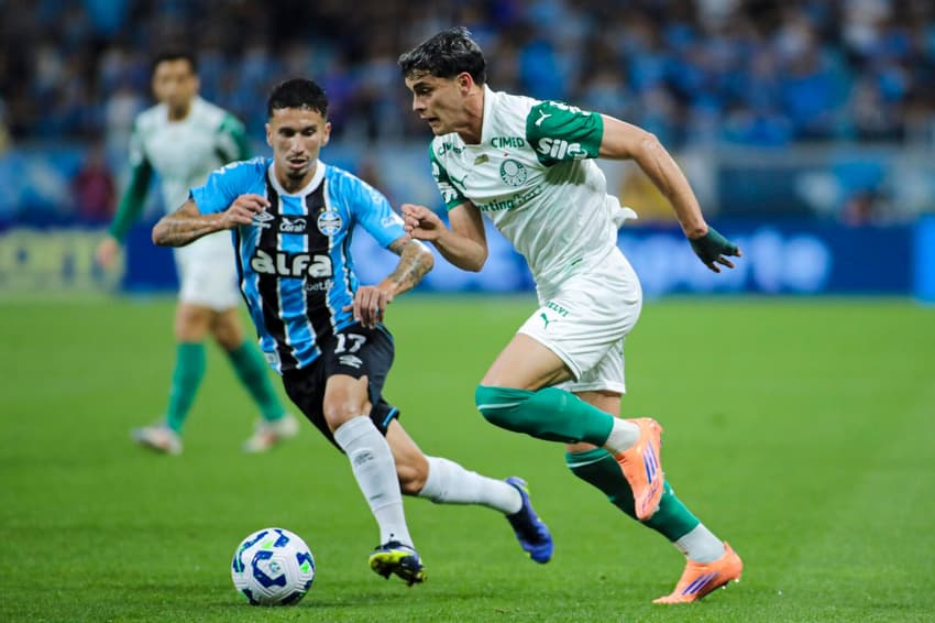 Sosa em ação na partida entre Grêmio x Palmeiras pelo Brasileirão