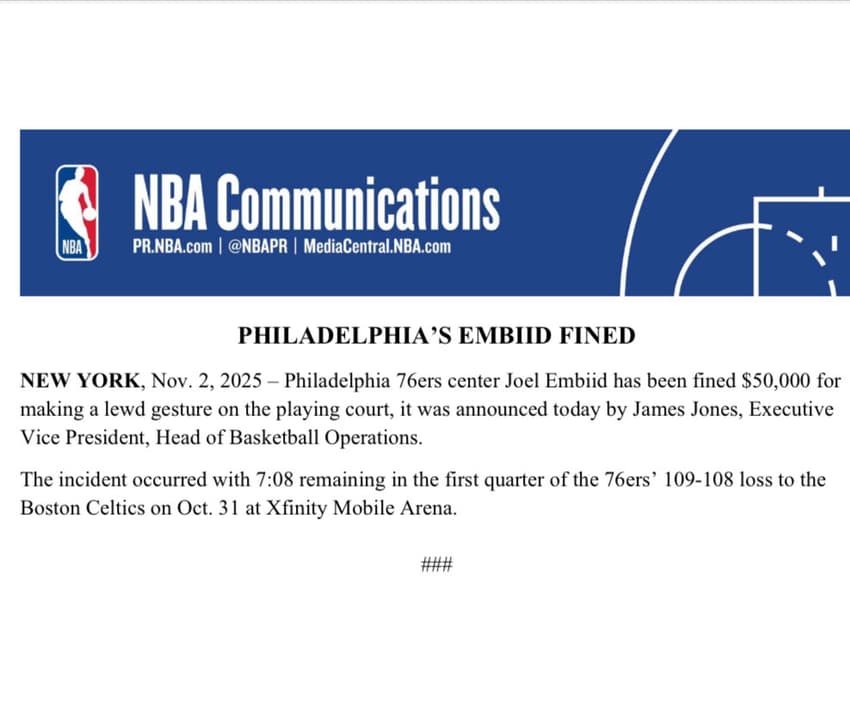<em>Tradução: O pivô do Philadelphia 76ers, Joel Embiid, foi multado em $50.000 por fazer um gesto obsceno na quadra de jogo, foi anunciado hoje por James Jones, Vice-Presidente Executivo, Chefe de Operações de Basquete.<br>O incidente ocorreu faltando 7:08 para o fim do primeiro quarto da derrota dos 76ers por 109-108 para o Boston Celtics em 31 de outubro na Xfinity Mobile Arena.</em>