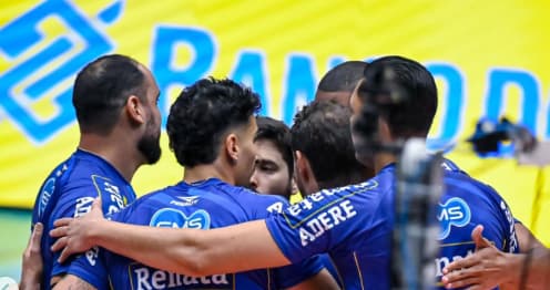 Jogadores do Vôlei Renata comemoram mais uma vitória (Foto: Pedro Teixeira/Vôlei Renata)