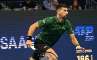 O sérvio Novak Djokovic na vitória na estreia no ATP 250 de Atenas, na Grécia (Divulgação)