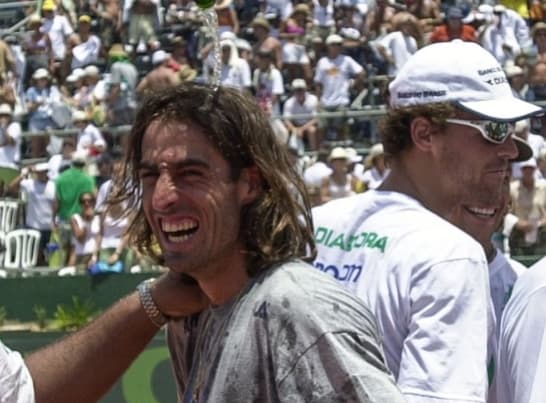 O sorriso de Meligeni após uma das vitórias históricas de 2000 (Reprodução)