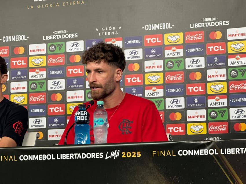 Léo Pereira antes da final da Libertadores entre Palmeiras e Flamengo (Foto: Lucas Bayer/ Lance!)